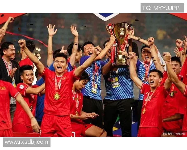 中国足球最耀眼球星的传奇历程与辉煌时刻回顾