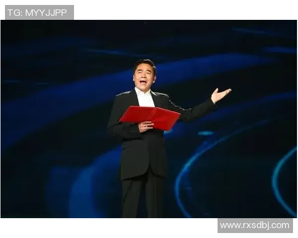 足球巨星展荣耀时刻晒奖杯 照亮辉煌征程再创传奇